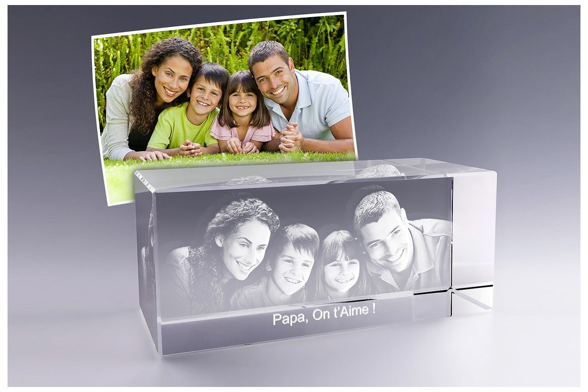 Transformez vos photos en œuvres d'art avec la gravure 3D dans le verre. Découvrez le processus innovant et créez des souvenirs uniques.