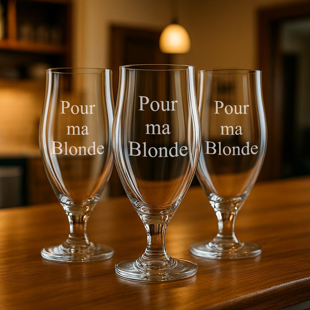 3 verres à bière à personnaliser avec texte gravé, idée de cadeau personnalisé original pour anniversaire ou événement.