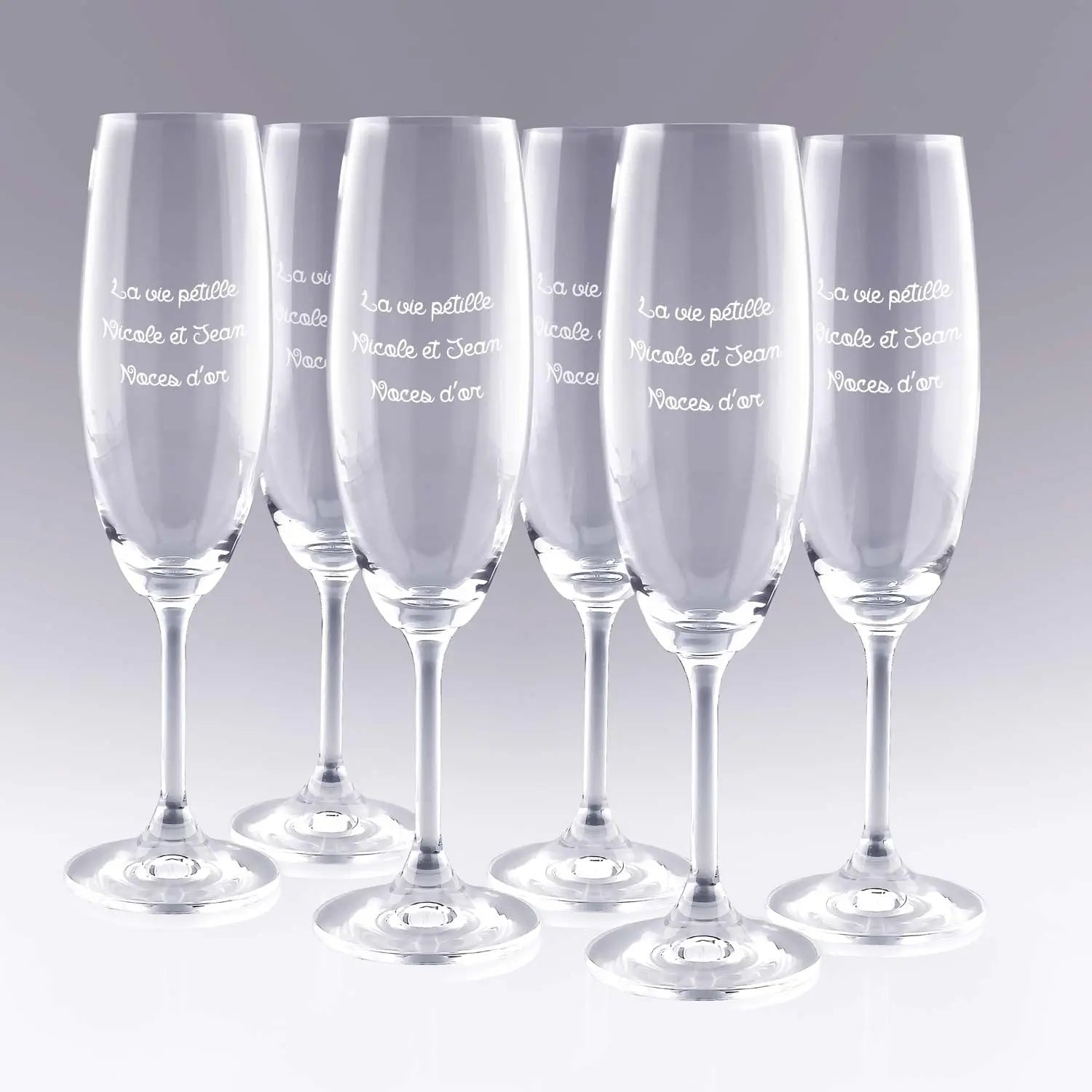 Lot de 6 flûtes à champagne personnalisées avec votre message. Idéal pour célébrer les noces d’or, un anniversaire de mariage ou une fête familiale.