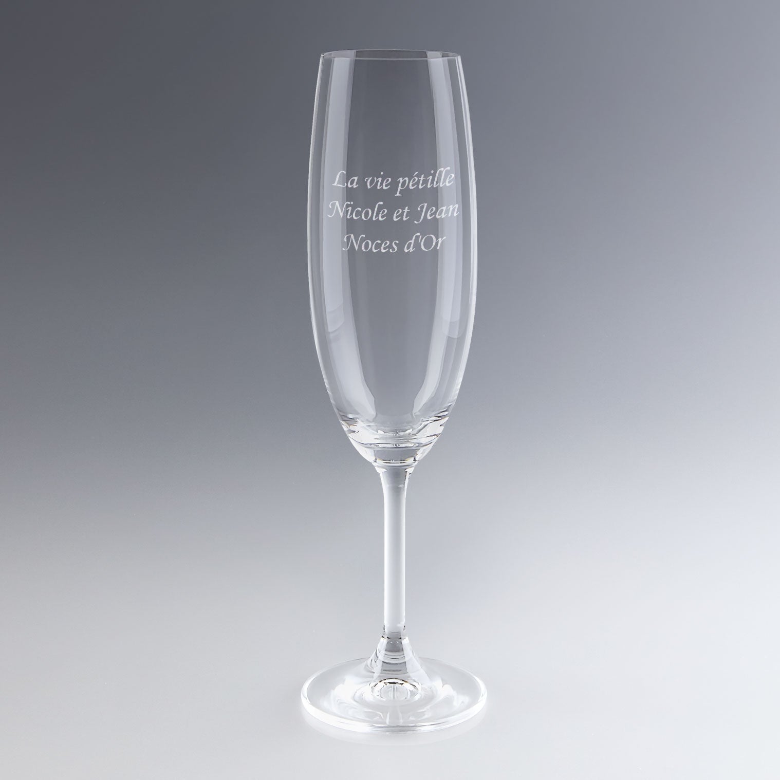 Flûte gravée au laser avec le texte de votre choix. Cadeau original pour un événement marquant : mariage, jubilé ou anniversaire d’exception.