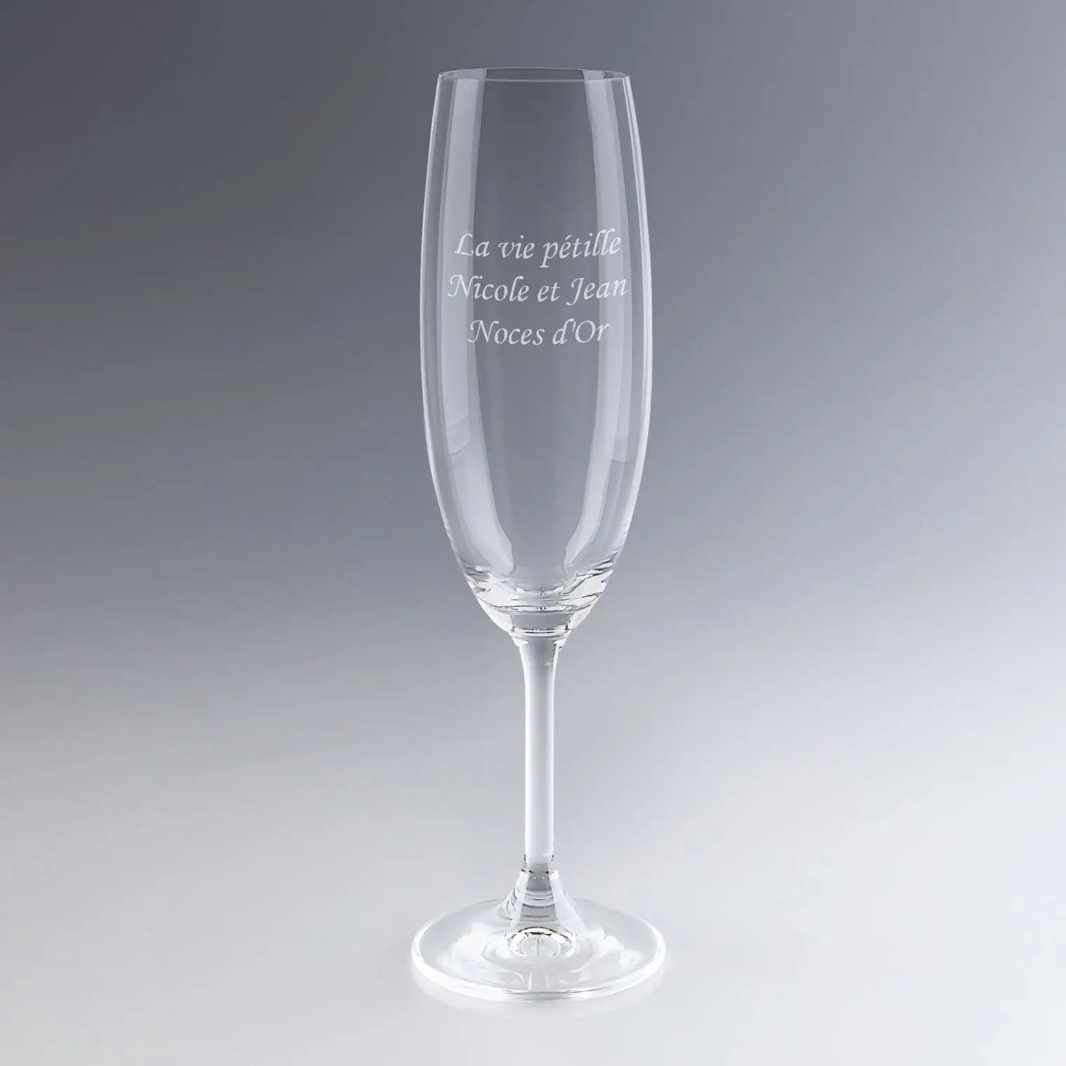 Flûte gravée au laser avec le texte de votre choix. Cadeau original pour un événement marquant : mariage, jubilé ou anniversaire d’exception.