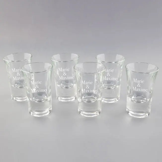 Lot de 6 verres shooters personnalisés avec prénoms gravés, parfait pour les mariages, enterrements de vie de jeune fille ou garçon, et soirées festives.