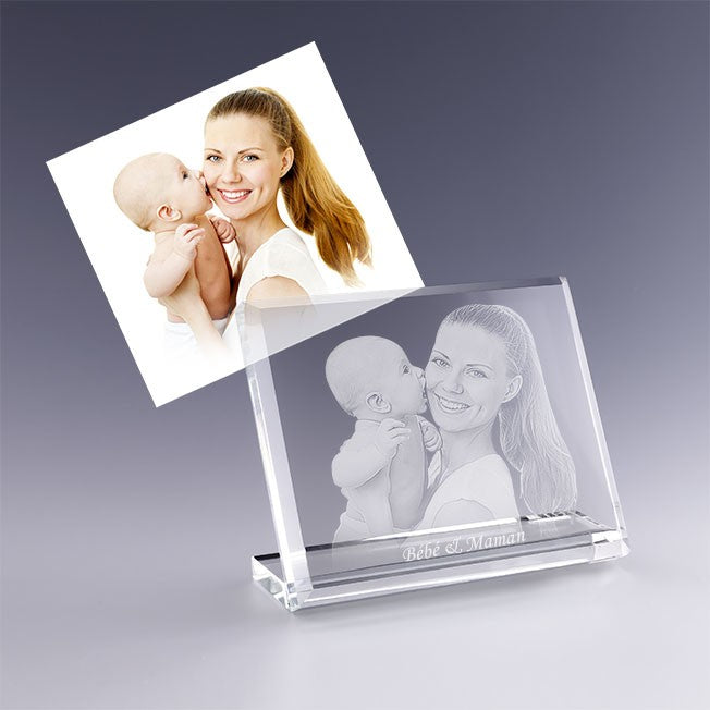 Bloc en verre personnalisé avec gravure 2D Bébé et Maman, un cadeau unique pour la fête des mères ou une naissance.