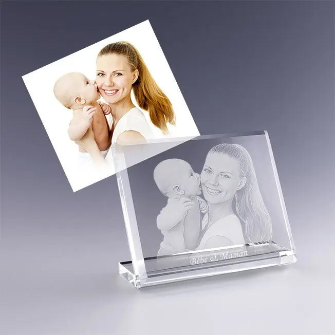 Bloc en verre personnalisé avec gravure 2D Bébé et Maman, un cadeau unique pour la fête des mères ou une naissance.