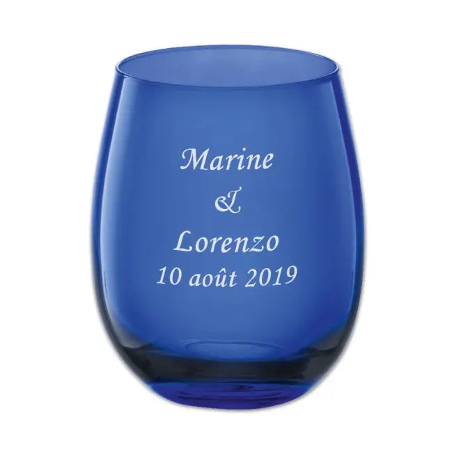 Verre coloré bleu à personnaliser avec gravure de texte, idéal comme cadeau unique pour un mariage ou anniversaire.