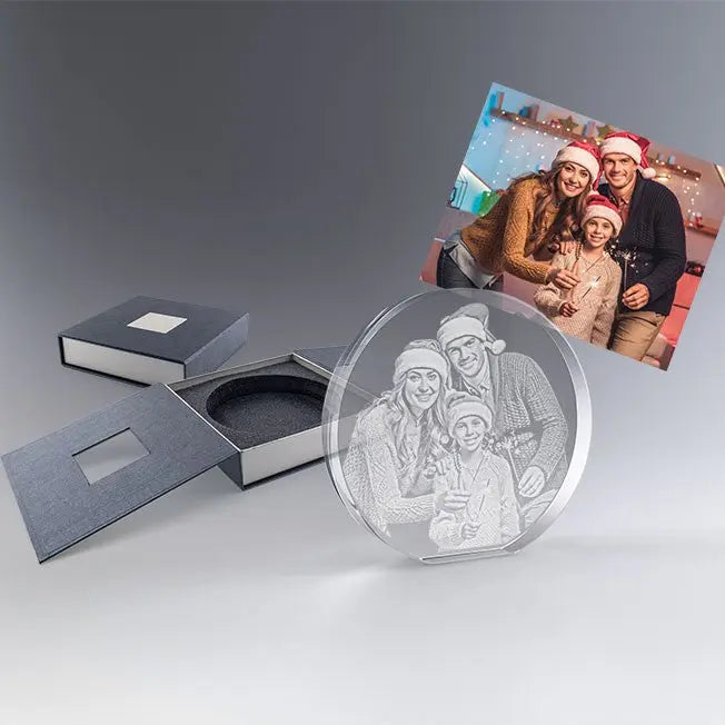 Cadeau personnalisé parfait pour Noël : bloc rond gravé 2D avec photo de famille, livré dans un coffret élégant. Souvenir magique et lumineux.