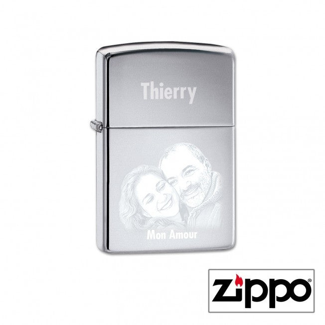Briquet Zippo personnalisé avec gravure d’un portrait photo et d’un texte affectueux. Objet collector à offrir en cadeau d’amour ou d’anniversaire.