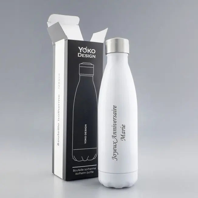 Bouteille isotherme blanche personnalisée "Joyeux Anniversaire Marie", avec sa boîte noire et blanche ouverte, posée sur fond neutre.