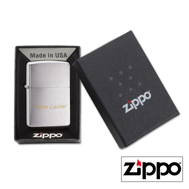 Briquet Zippo Regular satiné à personnaliser avec gravure de votre prénom, livré dans son coffret cadeau officiel.