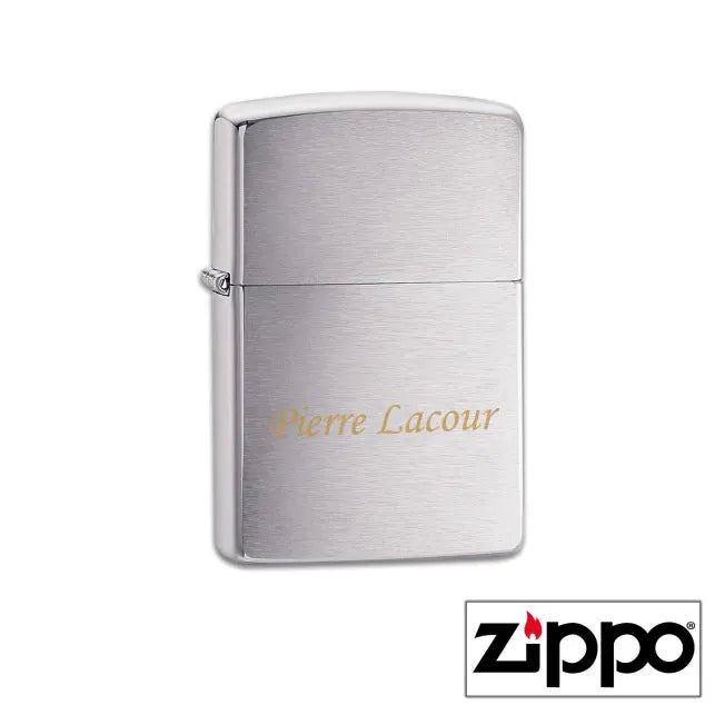 Briquet Zippo Regular satiné gravé avec prénom, un cadeau personnalisé élégant et intemporel pour toutes les occasions.