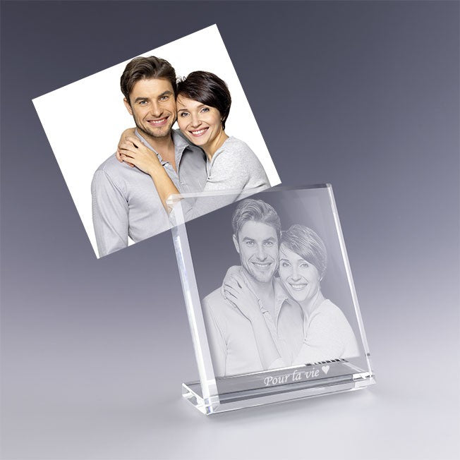 Chevalet en verre avec gravure photo 2D d’un couple et message "Pour la vie", parfait comme cadeau de couple ou souvenir personnalisé pour anniversaire ou Saint-Valentin.