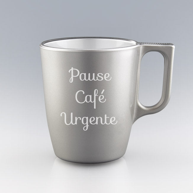 Mug argenté en verre 25 cl à personnaliser avec le texte de votre choix. Cadeau utile, expressif et 100 % original.
