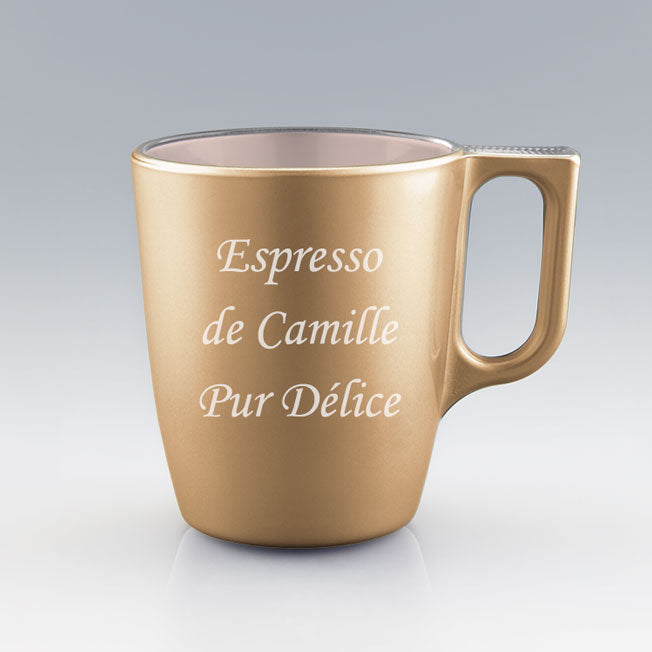 Mug doré en verre 25 cl à personnaliser avec votre message. Un cadeau raffiné pour un amateur de café ou d’expresso.