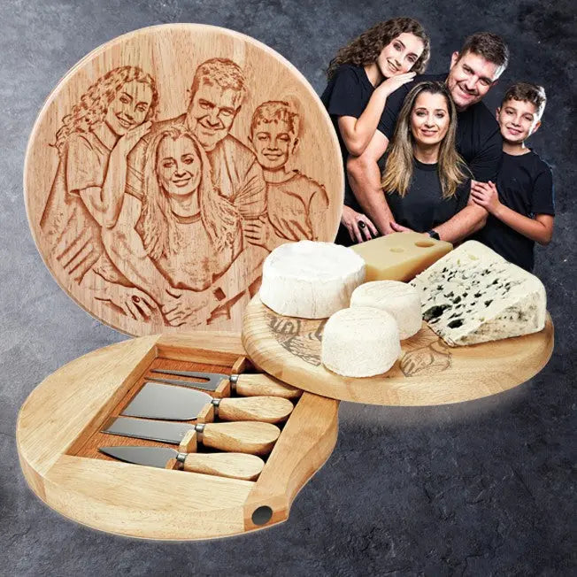 Planche à fromages gravée avec photo de famille complète et rangement intégré pour les couteaux, cadeau chaleureux et unique.