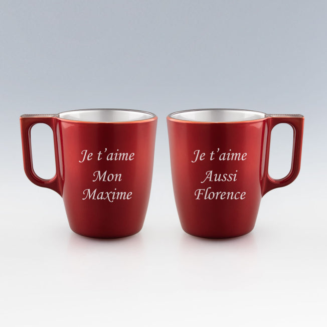Coffret duo de mugs rouges en verre 25 cl à personnaliser avec vos textes. Un cadeau romantique et unique pour couple, gravé en France.