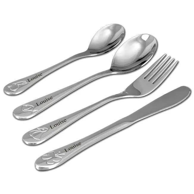 Set de couverts personnalisés pour enfant, avec gravure prénom. Un cadeau unique à offrir pour une naissance, un baptême ou un premier anniversaire.