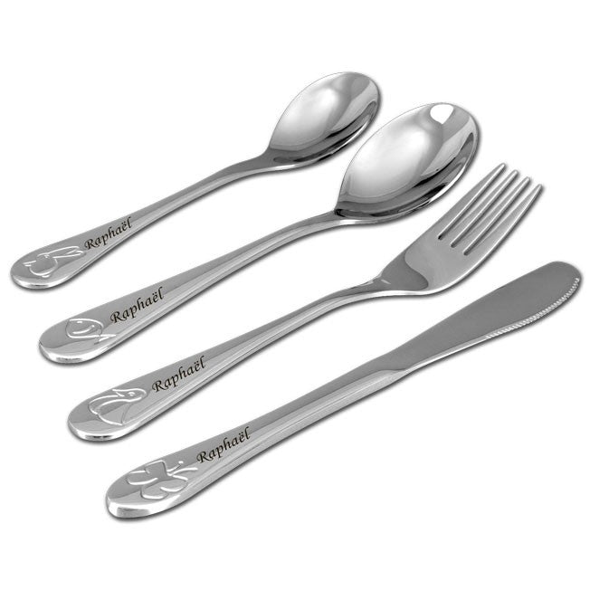 Coffret de couverts enfants personnalisables avec prénom gravé. Une attention délicate et durable pour accompagner chaque repas avec style.