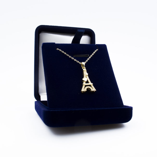 Écrin cadeau contenant un pendentif Tour Eiffel Cœur plaqué or, décoré de cristaux scintillants, parfait pour offrir.
