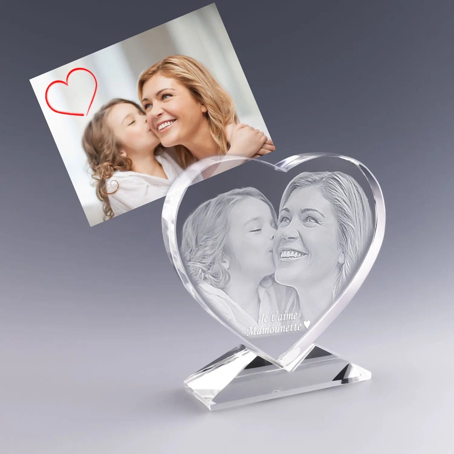 Bloc cœur en verre gravé en 2D avec photo mère-fille et message “Je t’aime Mamounette”. Cadeau personnalisé parfait pour la fête des mères.