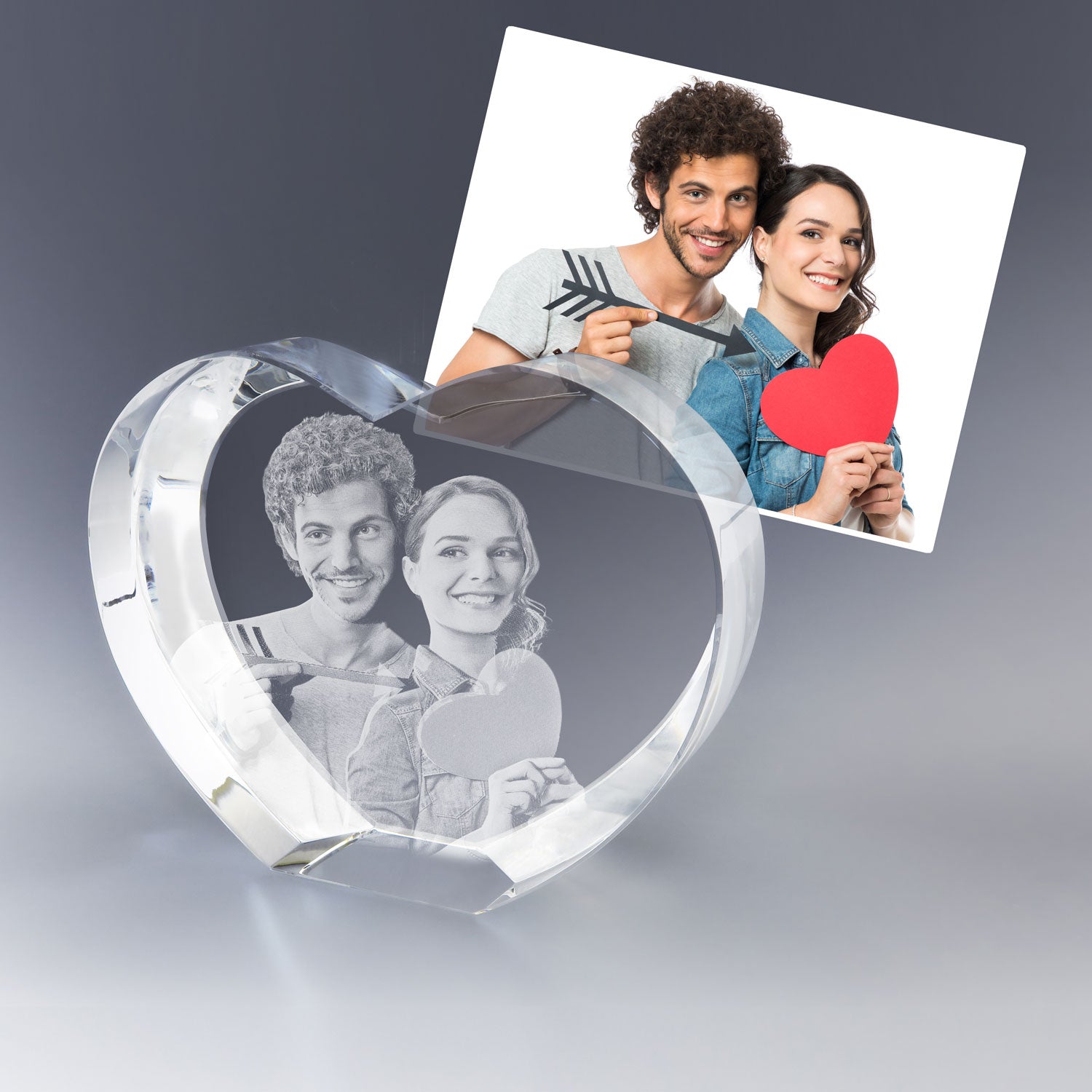 Offrez un cadeau personnalisé plein d’amour avec notre bloc cœur en verre gravé 3D à partir de votre photo. Idéal pour un souvenir éternel.