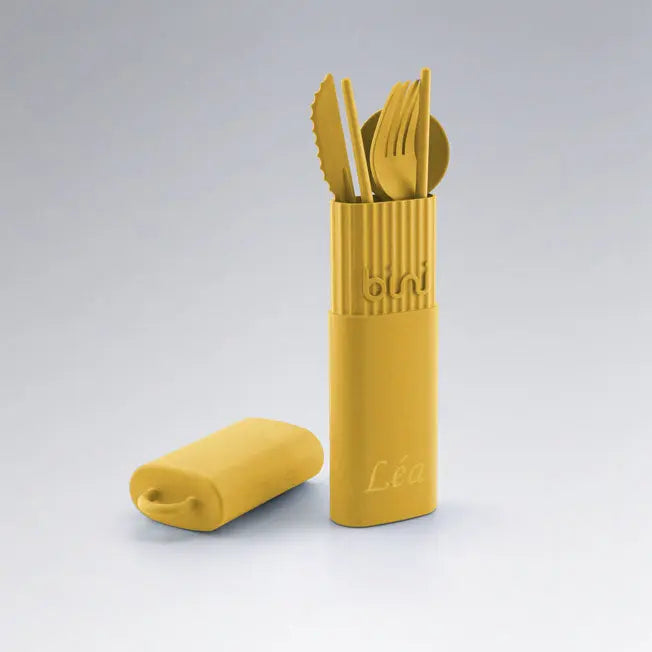 Offrez un kit de couverts réutilisables jaune gravé avec le prénom de votre choix. Un cadeau utile et écologique à emporter partout.