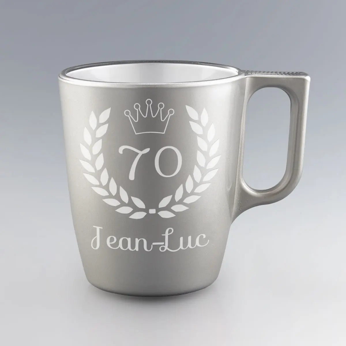 Mug en verre argenté Luminarc 25 cl, décor anniversaire laurier et couronne, personnalisable avec un âge et un prénom.