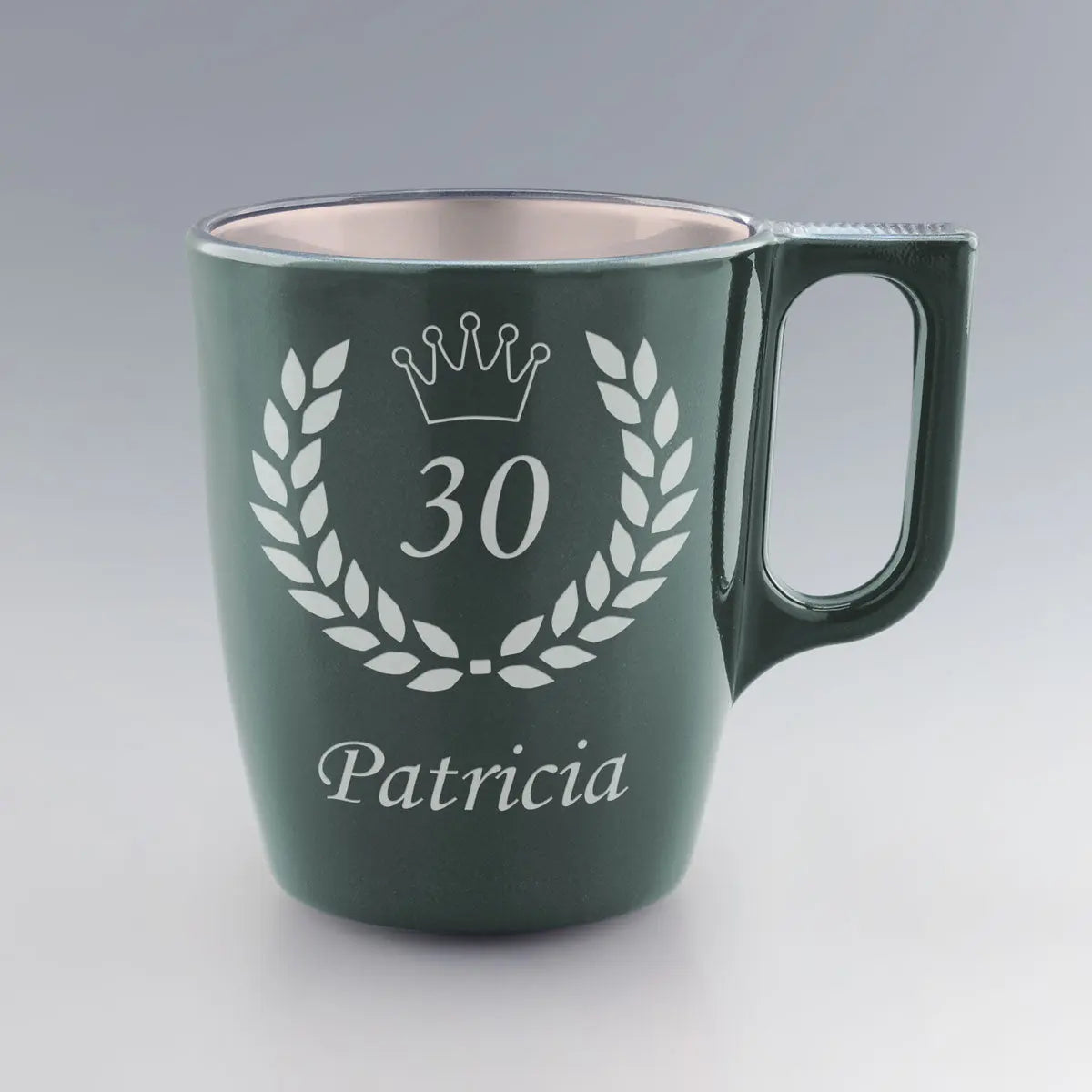 Mug vert en verre Luminarc, 25 cl, gravure laurier et couronne personnalisée avec un âge symbolique et le prénom de votre choix.