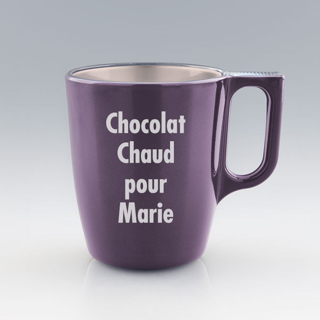 Mug violet en verre à personnaliser avec un prénom ou un mot doux. Un joli cadeau pour les amateurs de chocolat chaud.
