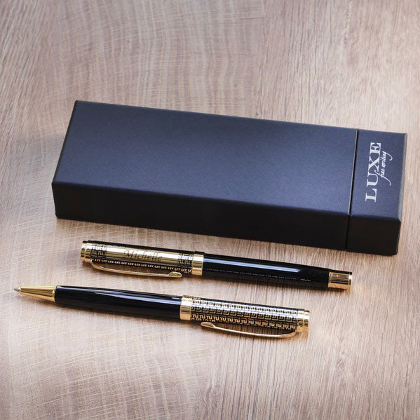 Coffret cadeau Parure Legato noir et or avec stylo bille et stylo roller personnalisables gravés d’un prénom — ensemble de stylos haut de gamme pour un cadeau professionnel.