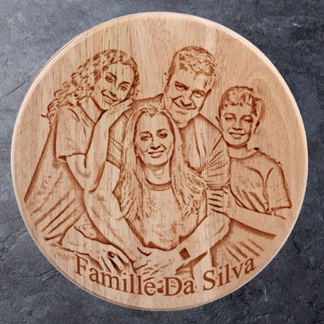 Plateau à fromages gravé avec photo de famille personnalisée et le texte "Famille Da Silva", avec compartiment à ustensiles.