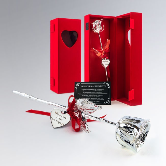Coffret cadeau luxe contenant une rose éternelle en argent personnalisée. Cadeau gravé idéal pour anniversaire, noces d'argent ou Saint-Valentin.