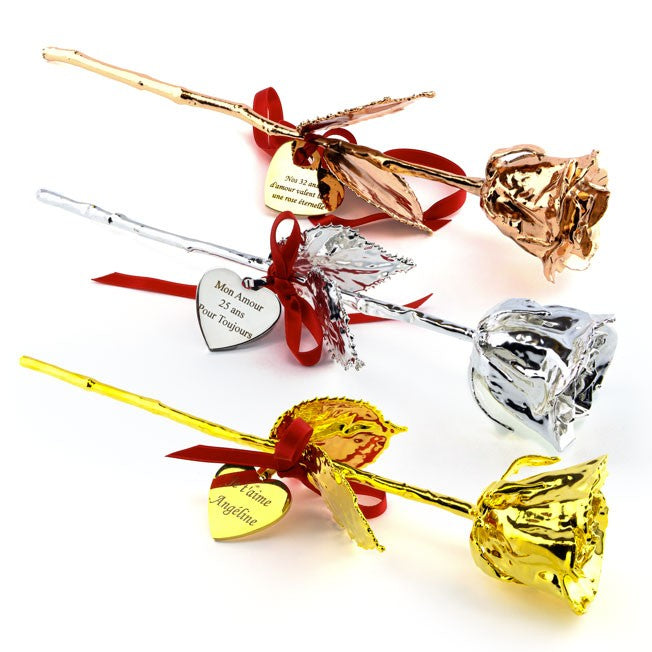 Collection de véritables roses plaquées or, argent ou or rose, chacune livrée avec un cœur à graver selon votre message, pour un cadeau précieux.