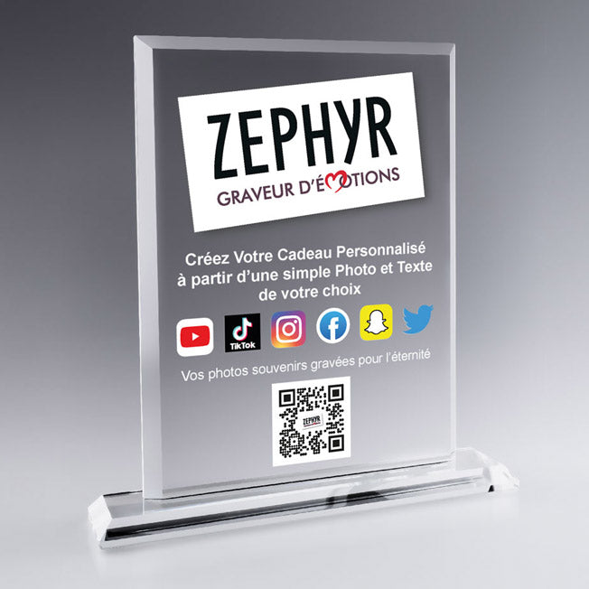 Trophée Social Media personnalisable avec logo Zephyr et icônes des réseaux sociaux. Idéal pour créer un cadeau unique à partir de votre photo et texte.