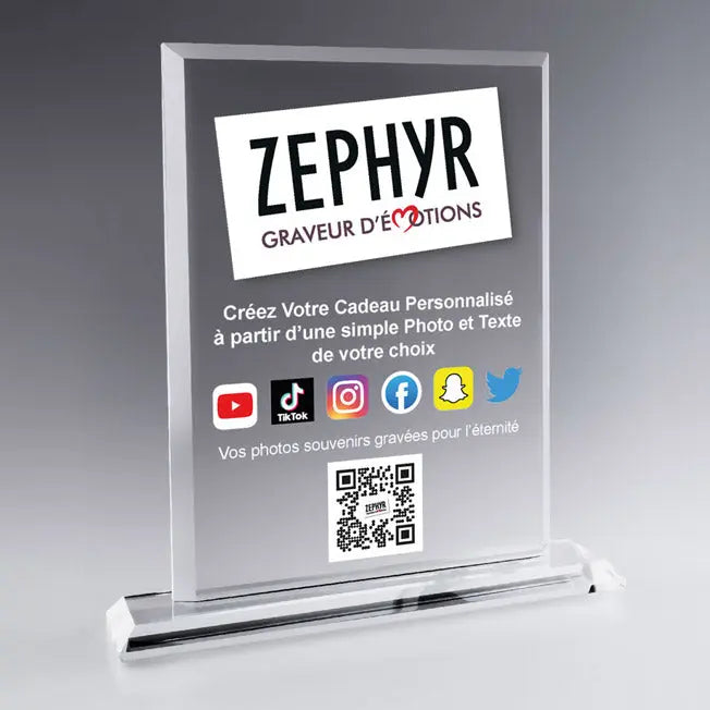 Trophée Social Media personnalisable avec logo Zephyr et icônes des réseaux sociaux. Idéal pour créer un cadeau unique à partir de votre photo et texte.