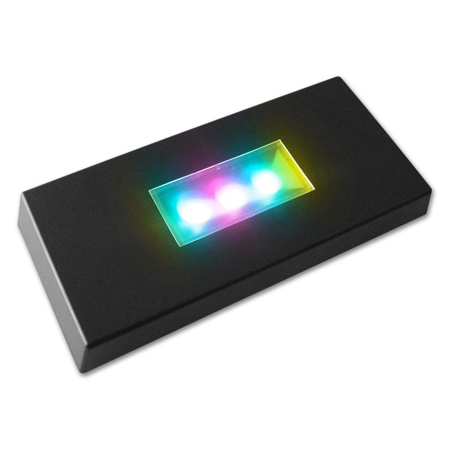 Socle lumineux rectangulaire noir à trois LED colorées, conçu pour éclairer intensément les blocs en verre gravé 3D avec un rendu visuel spectaculaire.