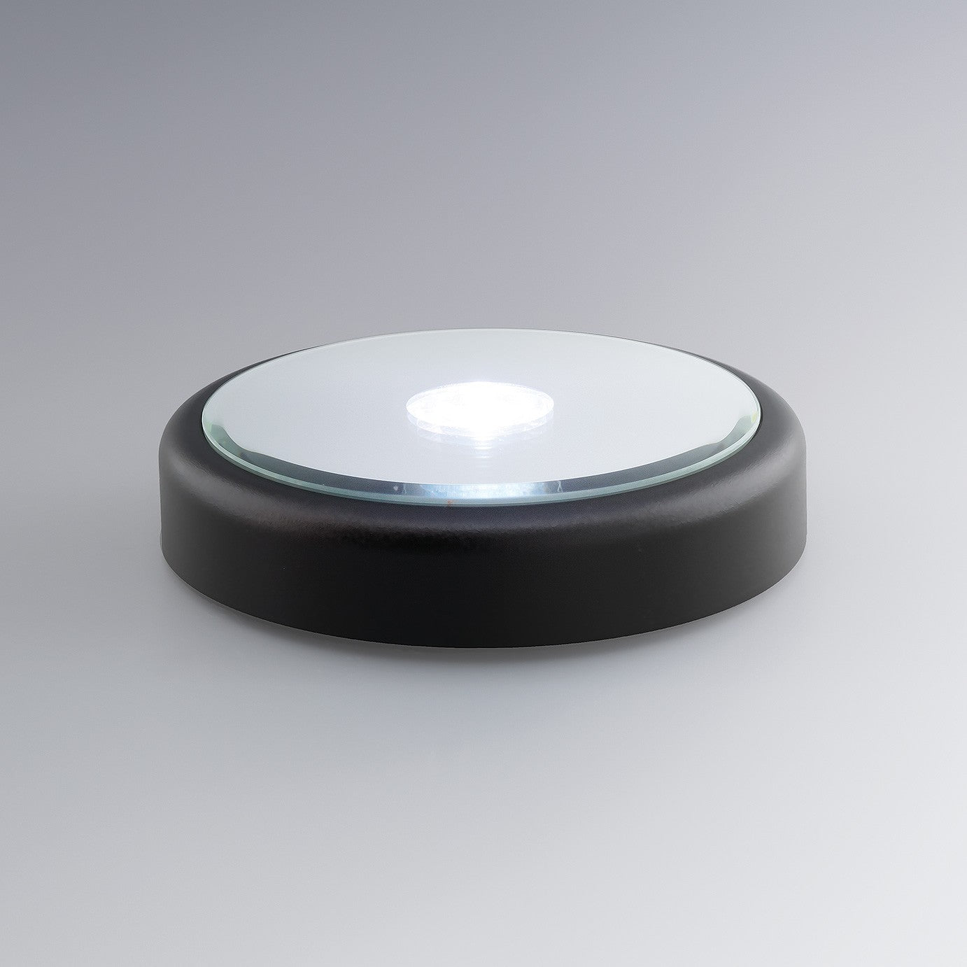 Un socle rond à LED blanc illumine les blocs gravés en 3D. Compatible avec formats cube, cœur ou demi-lune, il sublime toutes les gravures personnalisées.
