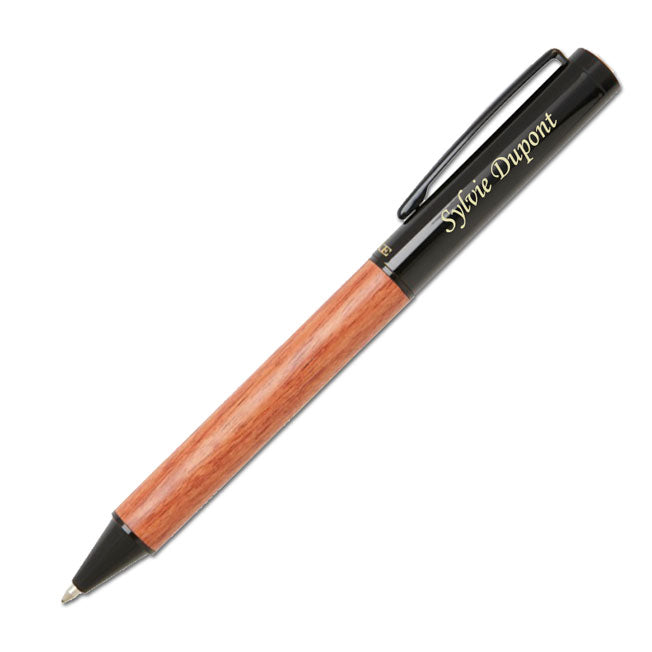 Stylo bille en bois et laiton, gravé au laser avec votre texte, présenté dans un élégant coffret noir. Un cadeau personnalisé et raffiné à offrir.