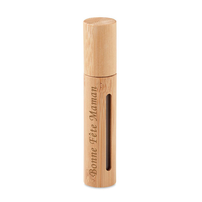 Offrez un message tendre avec ce vaporisateur en bambou personnalisé "Bonne Fête Maman", parfait pour célébrer les mamans avec élégance.