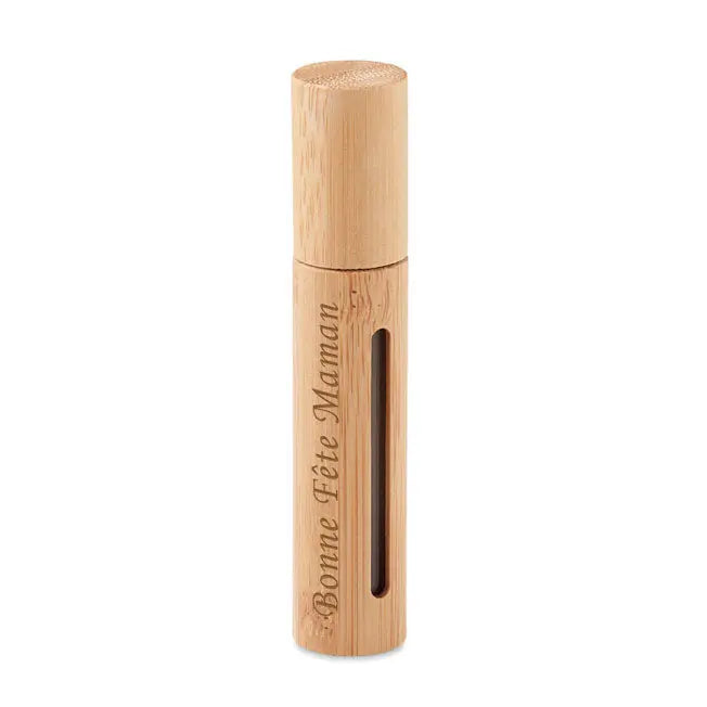 Offrez un message tendre avec ce vaporisateur en bambou personnalisé "Bonne Fête Maman", parfait pour célébrer les mamans avec élégance.