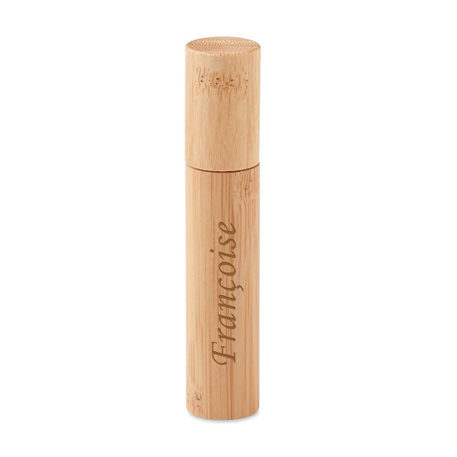 Vaporisateur de parfum rechargeable en bambou naturel, gravé avec le prénom "Françoise", un cadeau chic et écologique à personnaliser en ligne.