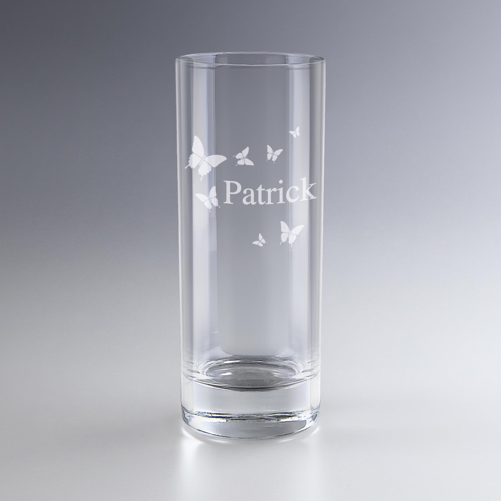 Verre à eau Papillons personnalisé avec prénom "Patrick" – gravure décorative de papillons pour un cadeau élégant et unique à offrir.