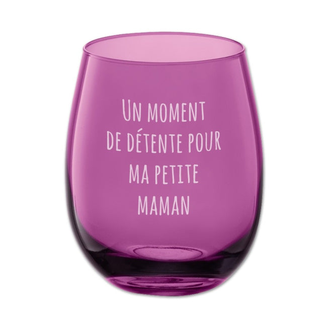 Verre coloré violet personnalisable avec l’inscription « Un moment de détente pour ma petite maman », parfait comme cadeau original.