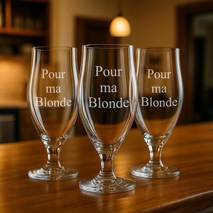 3 verres à bière à personnaliser avec texte gravé, idée de cadeau personnalisé original pour anniversaire ou événement.