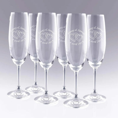 Lot de 6 flûtes à champagne personnalisées avec prénoms, date et motif de cœurs entrelacés. Cadeau idéal pour mariage, fiançailles ou Saint-Valentin.