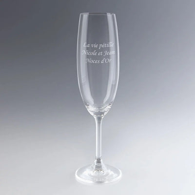 Flûte gravée au laser avec le texte de votre choix. Cadeau original pour un événement marquant : mariage, jubilé ou anniversaire d’exception.