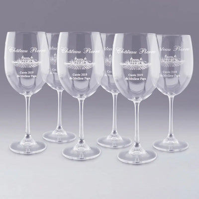 Verres à vin gravés "Château Pierre" avec illustration de vignoble et texte "Cuvée 2019 du Meilleur Papa", parfaits pour les amateurs de vin et les cadeaux fête des pères.