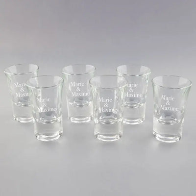 Lot de 6 verres shooters personnalisés avec prénoms gravés, parfait pour les mariages, enterrements de vie de jeune fille ou garçon, et soirées festives.