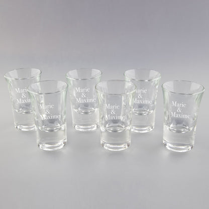 Lot de 6 verres shooters personnalisés avec prénoms gravés, parfait pour les mariages, enterrements de vie de jeune fille ou garçon, et soirées festives.