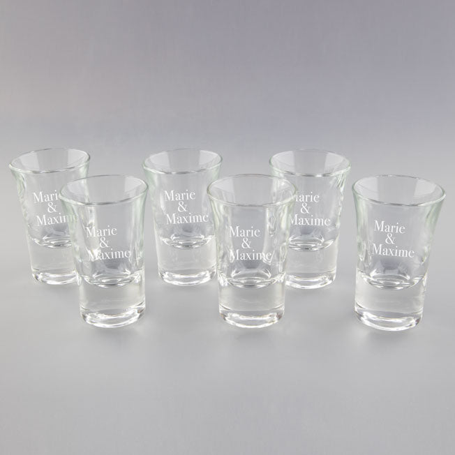Lot de 6 verres shooters personnalisés avec prénoms gravés, parfait pour les mariages, enterrements de vie de jeune fille ou garçon, et soirées festives.