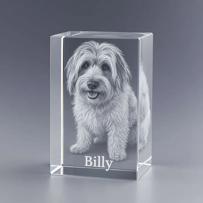 Portrait d’un chien gravé avec une extrême finesse dans un bloc en verre transparent. Cadeau personnalisé et intemporel grâce à la gravure laser 3D, parfait pour les passionnés d’animaux ou en souvenir d’un animal adoré.